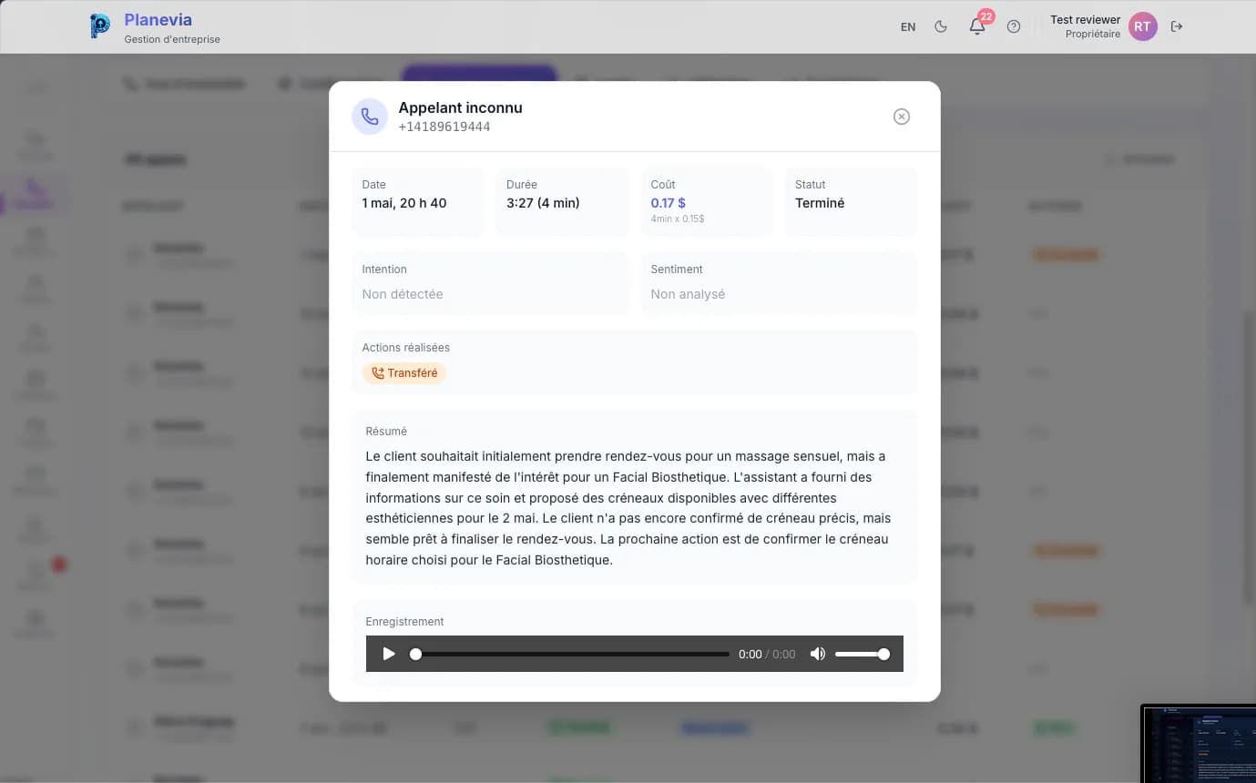 Détail d'un appel dans Planevia : date, durée, coût, statut Terminé, action Transféré, résumé rédigé par l'IA et lecteur audio de l'enregistrement
